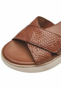 Tamaris COMFORT - Sandales à plateforme - nut