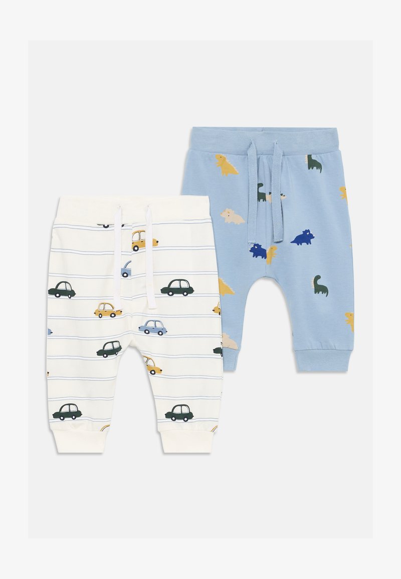 Divi bērnu bikses: vienas baltas ar zilām svītrām un krāsainnām automašīnu printiem, otras gaiši zilas ar dinozauru rakstiem un elastīgu jostu.