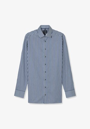 Overhemd met knopen en lange mouwen, heeft verticale marineblauwe en witte strepen, een kraag en zwarte knopen aan de voorkant. Gemaakt van katoen.