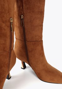 LOLA CASADEMUNT Botas - tobacco