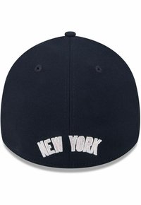 Schwarze Baseballkappe mit gesticktem "NEW YORK" in Weiß auf der Rückseite. Glattes Material mit strukturierter Form und runder Krone.