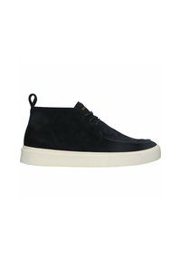 Scarpa alta in suede nero con suola in gomma crema, dotata di chiusura con lacci e un anello sul tallone per una facile calzata.