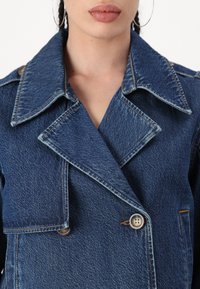 Abercrombie & Fitch Traper jakna - medium