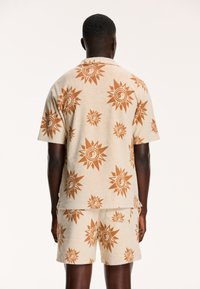 Shiwi Ing - beach beige