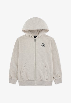 Lysegrå hættetrøje med lynlås, hætte, forlommer og en sort cirkulær logo på venstre bryst. Fremstillet af et blødt, tekstureret stof.