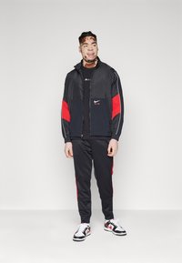 Nike Sportswear AIR TRACKTOP - Trainingsjacke - black/university red