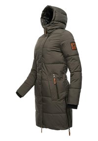 Lange gewatteerde parka in donkergroen met een capuchon, zwarte manchetten, zijzakken met rits en een leren patchaccent op de mouw.