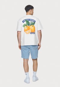 Pegador LANDON TEE - Print T-shirt - white
