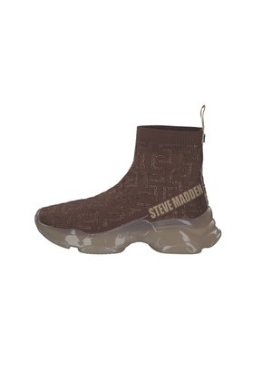 Bottine en tricot marron avec un design à motifs, semelle épaisse transparente et logo sur le côté. Ajustement extensible avec un dessus texturé.