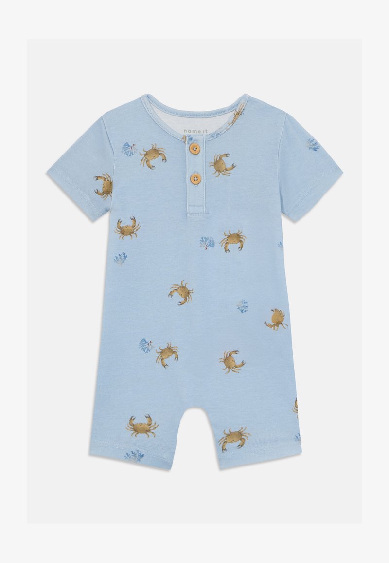 Svetlomodrý krátky overal s krátkym rukávom vyrobený z jemnej bavlny, so vzorom kraba a rias, s drevenými gombíkmi pri výstrihu pre jednoduché obliekanie.