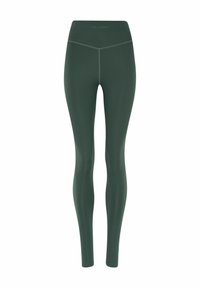 Donkergroene leggings met hoge taille, V-vormige naaddetails en "GIRLFRIEND" logo aan de voorkant van de tailleband.