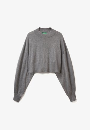 Grau geschnittenes Sweatshirt mit geripptem Rundhalsausschnitt, weiten Ärmeln und weicher Stricktextur. Verfügt über ein kleines grünes Markenschild am Hals.