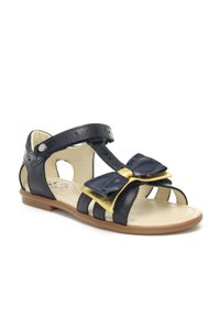Infradito blu navy con un elegante fiocco lucido, dettagli dorati, design aperto e cinturini testurizzati. Soletta beige e suola marrone.