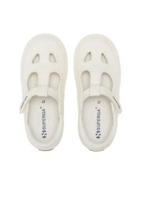 Scarpe da ginnastica bianche in tela con numerosi ritagli, una strap Velcro e suole testurizzate. Marchio visibile sulle sole interne. Design della punta arrotondato.