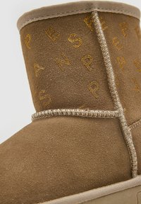 Pepe Jeans Botas para la nieve - beige