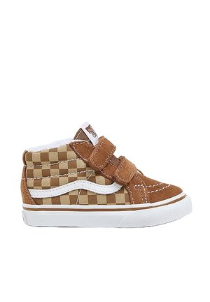 Braune und beige Karomuster-Hochschnitt-Sneaker mit Klettverschlüssen, weißen Akzenten und Gummisohle. Texturiertes Material und Nähdetails vorhanden.