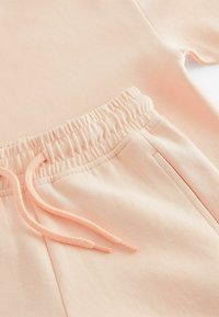 Next RELAX FIT HEAVYWEIGHT SET - Tréningruha alsók - peach