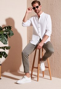 Buratti REGULAR FIT - Ing - khaki