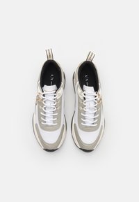 Armani Exchange LACE UP  - Sneakers basse - dark grey/optical white/pale gold