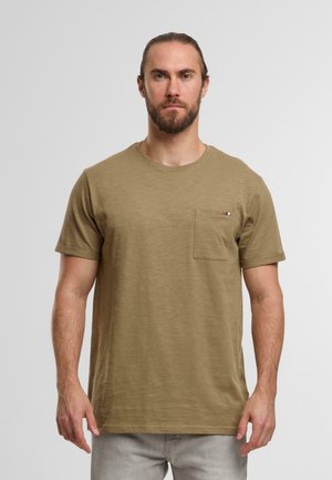 T-shirt a maniche corte color khaki realizzato in tessuto morbido. Presenta una tasca sul petto con un accento colorato. Scollatura rotonda e vestibilità comoda.