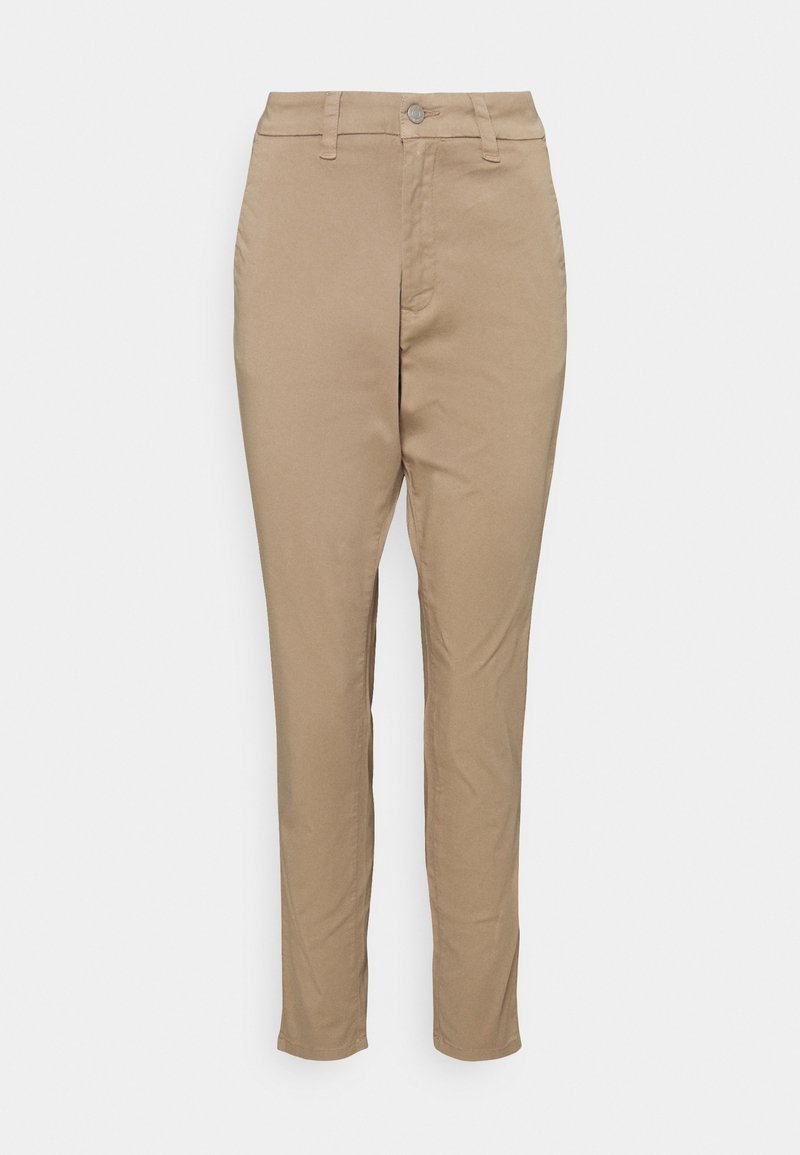 Pantaloni beige a vestibilità slim realizzati in un tessuto leggero. Presentano una chiusura con zip, passanti per cintura e due tasche frontali. Tessuto liscio, design minimale.