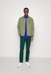 Tommy Hilfiger BLEECKER PIMA - Chinos - dark green