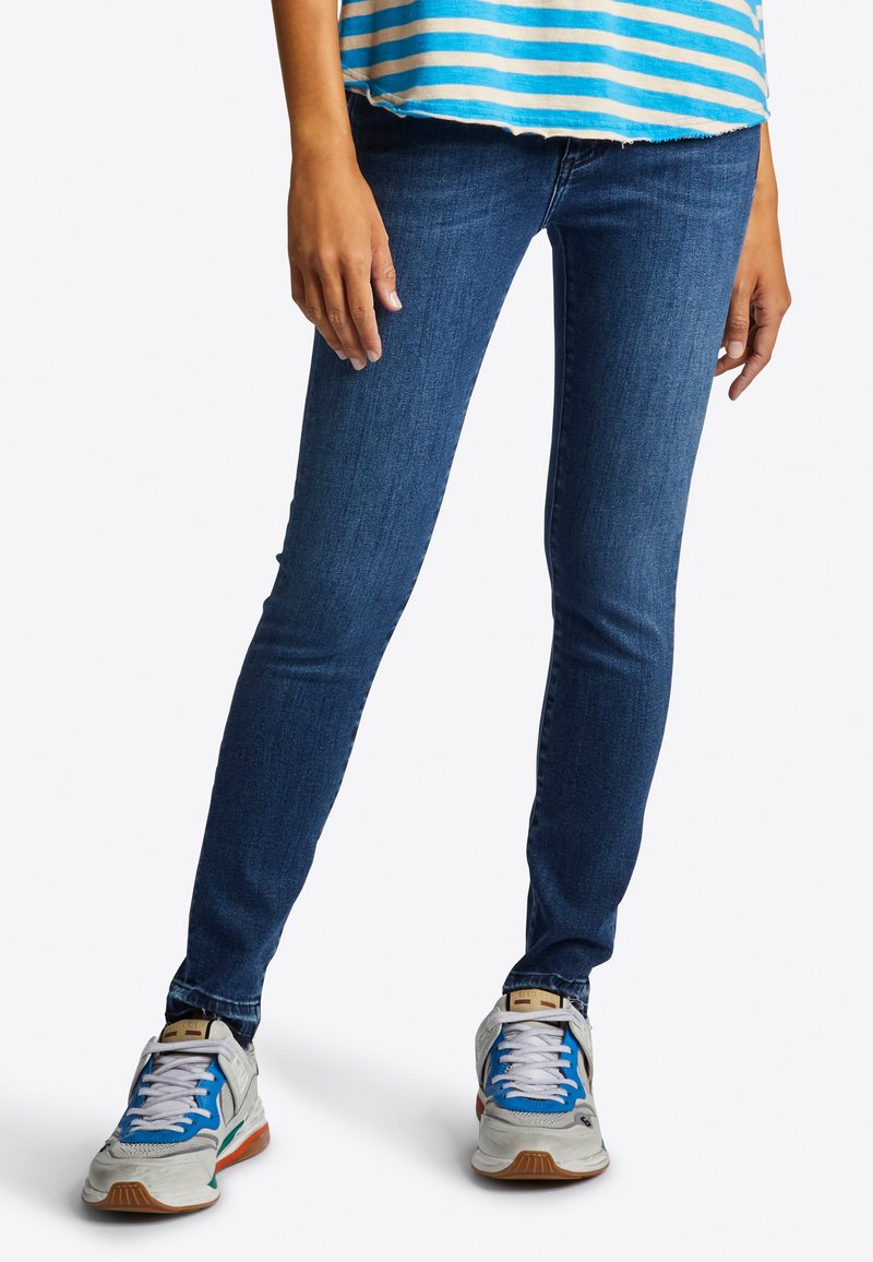 Rich & Royal JEANSKLASSIKER MIT OFFENEM SAUM Jeans Skinny Fit denim blue/blue denim Zalando.de