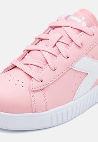 Diadora GAME STEP 2.0 UNISEX - Edzőcipő - almond blossom/white