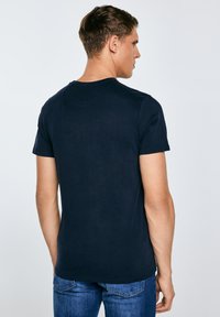 Big Star QUADO - Apdrukāts T-krekls - marine