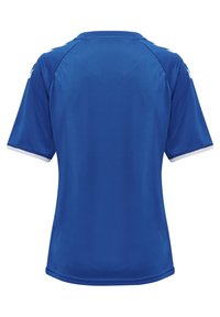 Blaues Sporttrikot mit kurzen Ärmeln, aus glattem Stoff gefertigt, hat einen runden Ausschnitt und weiße Akzente entlang der Ärmel. Keine Grafiken vorhanden.