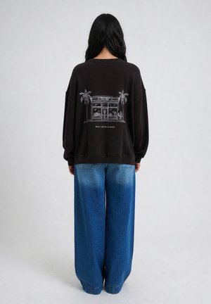 Smith&Soul, SMITH&SOUL OVERSIZED SWEATSHIRT MIT ARTWORK - Sweatshirt - dark chocolat