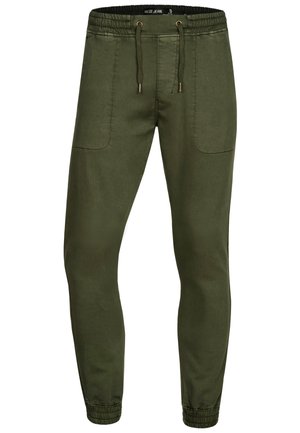 Heren joggerbroek in olijfgroen met elastische tailleband, trekkoord, voorzakken en elastische boorden bij de enkels.