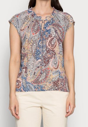 Blouse à manches courtes avec un motif paisley dans des tons de bleu, rouge et beige, dotée d'un col froncé et d'un détail à nouer.