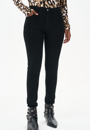 - Jeansy Skinny Fit