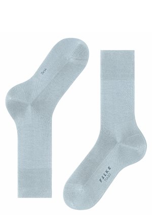 Lichtblauwe sokken van een zacht materiaal, met een gladde textuur, geribbelde boorden en een afgerond teenontwerp.