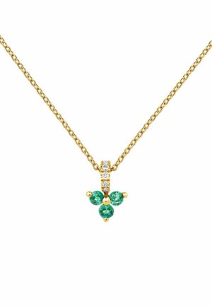Collar de cadena de oro con un colgante de tres piedras redondas de esmeralda verde y un enganche de oro con pequeños diamantes claros.