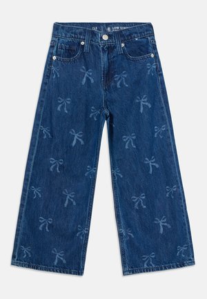 Jeans a gamba larga blu scuro con deboli motivi a fiocco su tutto il tessuto, tasche davanti, chiusura con bottoni e passanti per cintura.