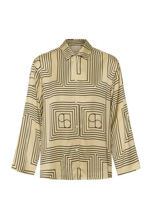 Camisa beige de manga larga con botones, con patrón geométrico negro de cuadrados y círculos y cuello clásico, mostrada sobre fondo blanco.
