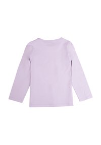 Top a maniche lunghe color lavanda realizzato in cotone morbido, con collo rotondo, cuciture semplici e una texture liscia senza motivi o decorazioni.
