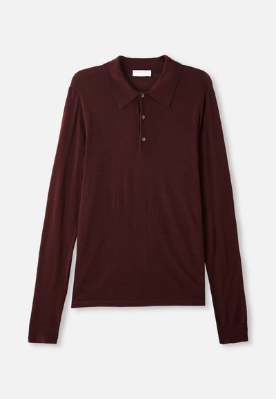 Langärmliges, tiefburgunderfarbenes Poloshirt aus weichem Stoff. Mit klassischem Kragen, dreifacher Knopfleiste und taillierten Bündchen.