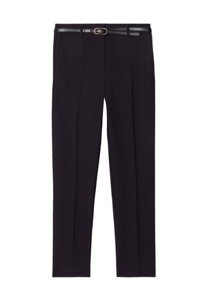 Pantalons noirs ajustés avec une texture lisse, présentant un devant plat, deux poches latérales et une fine ceinture avec une boucle en métal.