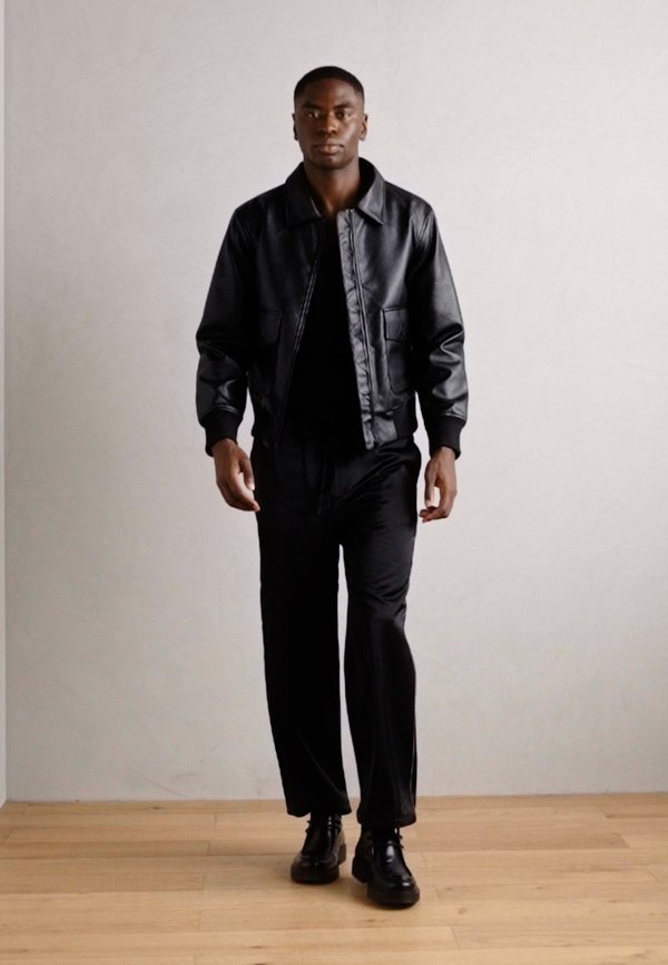 RELAXED FIT - Trousers2