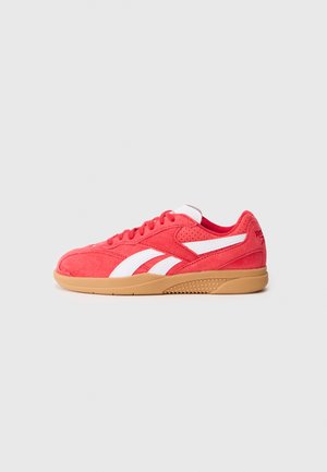 HAMMER STREET - Sportcipő - vector red/white/gum