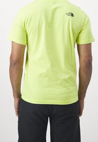 The North Face Triko s potiskem - neon green