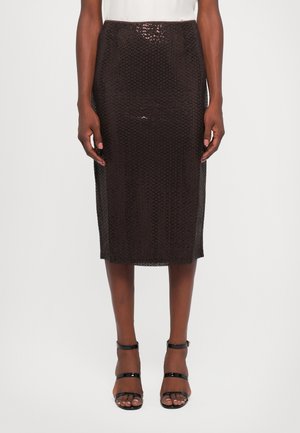 Czarna spódnica midi z cekinami o geometrycznym wzorze, lekko dopasowany krój, fakturowana powierzchnia oraz rozcięcia po bokach.