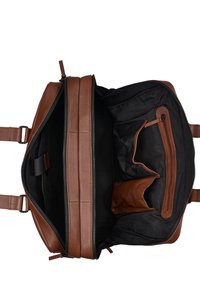 Sac en cuir marron avec plusieurs compartiments, fermeture éclair et doublure en tissu noir. Comprend une poche extérieure et une poche intérieure texturée.