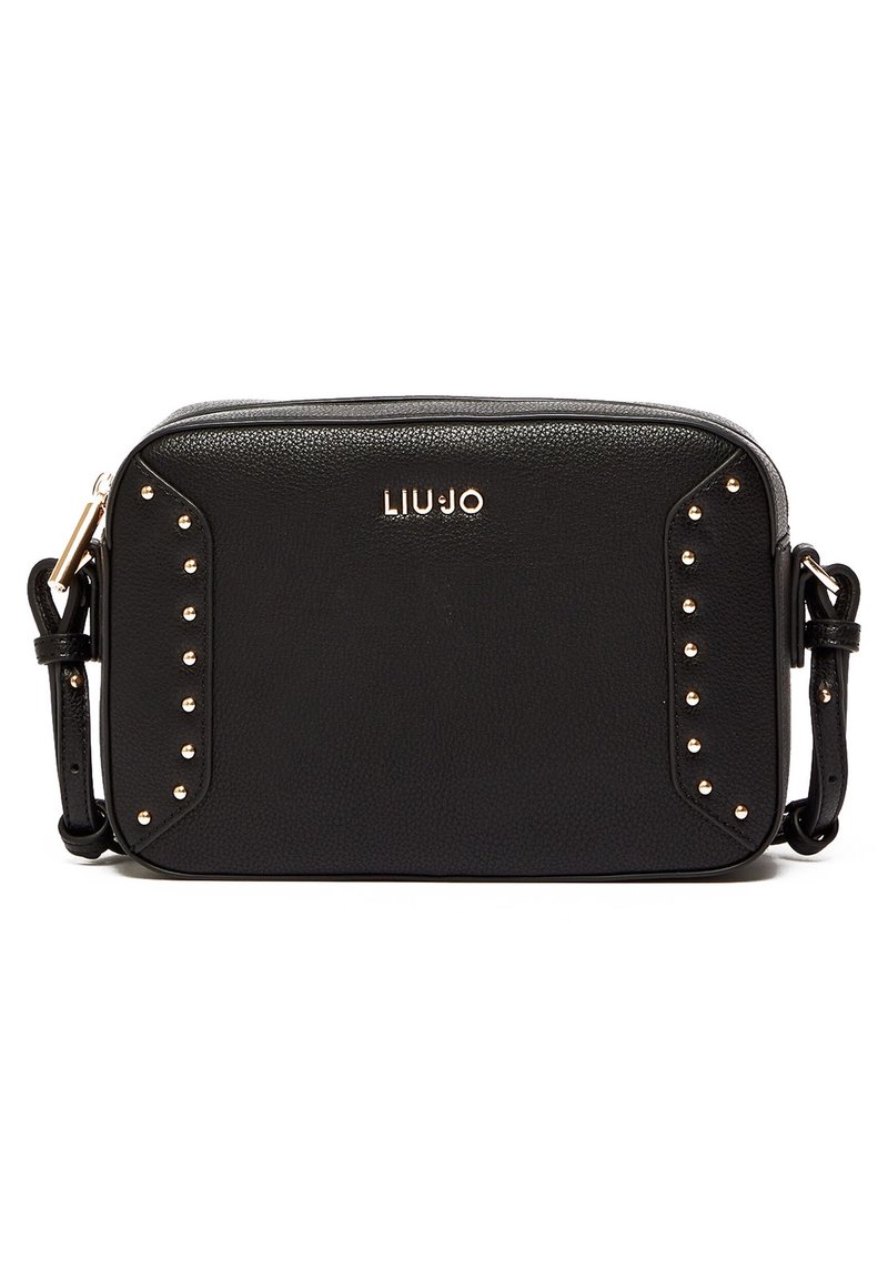 Bolso rectangular negro tipo bandolera con correa ajustable, tachuelas doradas en los lados y logo de LIU JO centrado en la parte frontal.