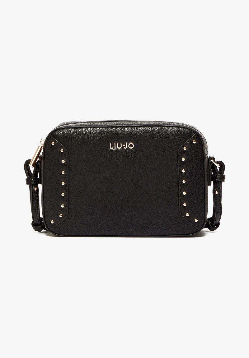 Bolso rectangular negro tipo bandolera con correa ajustable, tachuelas doradas en los lados y logo de LIU JO centrado en la parte frontal.