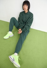 Nike Sportswear W TCH MR JGGER 2 - Tréningruha alsók - vintage green/black