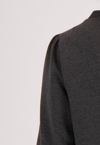 JE M'APPELLE Sweater - grijs